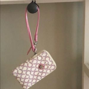 ❗️ SOLD ❗️Coach Wristlet